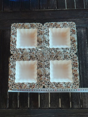 Vintage serving platter with 4 sections and central handle, glass, 30cm x 30cm