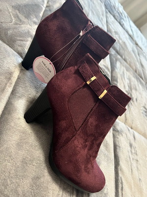 Voi&Noi Ankle Boots New, Size 37, Burgundy Suede with Chunky Heel