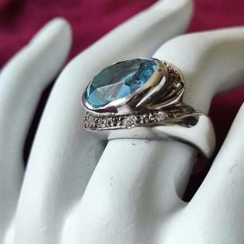Silver 925 ring with blue topaz, like new