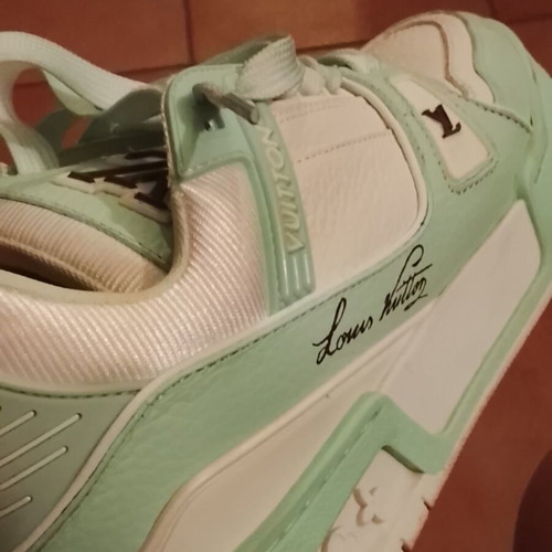Louis Vuitton Trainer Sneakers mint green and white, like new, size 39