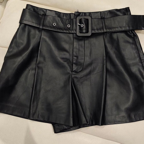 Zara faux leather shorts small like new, black