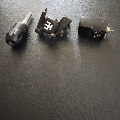 Vlad Blad Avenger 2 Pro tattoo machine used with Ambition Soldier battery and Lauro Paolini grip