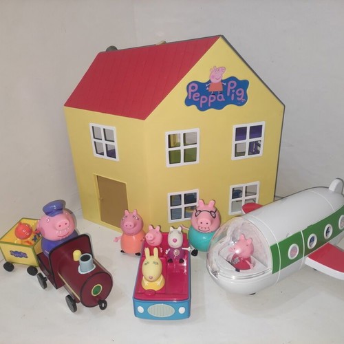 Peppa Pig large three-story house, airplane, car, train and 9 figures set like new
