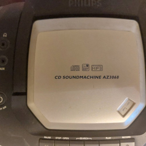 CD Soundmachine AZ3068 audio system like new with MP3-CD, cassette, digital radio
