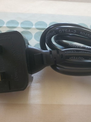 Powerconnections cable and adapter for Schuko to UK plug kit new