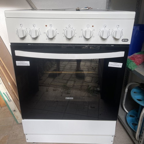 Zanussi kitchen stove like new