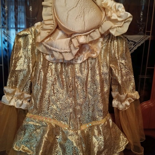 Carnival costume Pentaromfi like new with hat