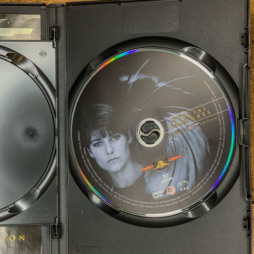 James Bond 007 Licence to Kill Ultimate Edition DVD 2 discs like new