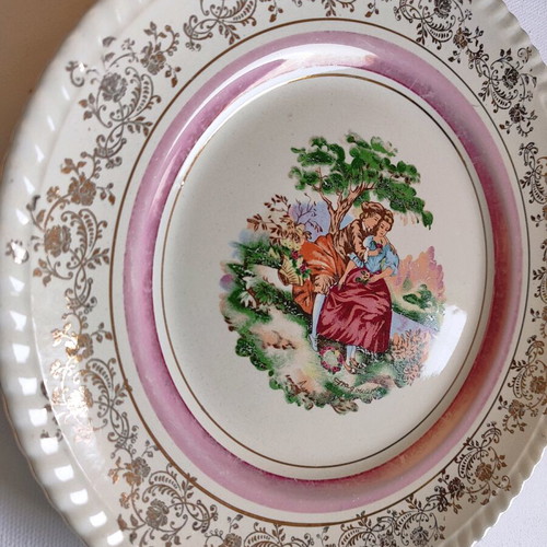 Decorative wall plate used with free stand, diameter 23 cm