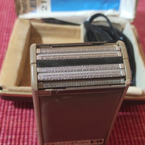 Remington 21 electric shaver used, vintage