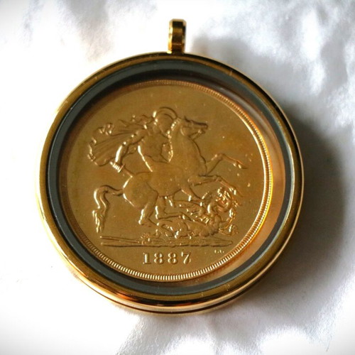 English Victoria Gold-Plated Pentoliro Coin Pendant New