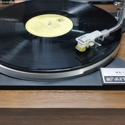 JVC VL5 turntable used with small crack on cover