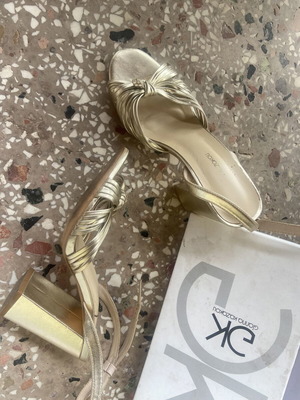 Women's sandals gold metallic with braided design and block heel like new
