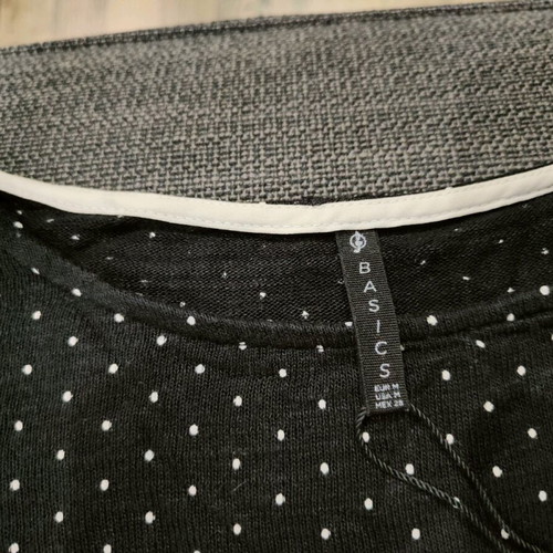 Women's blouse like new, size M, black and white