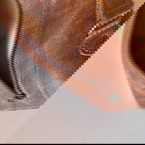 Καφέ δερμάτινη τσάντα ταχυδρόμου