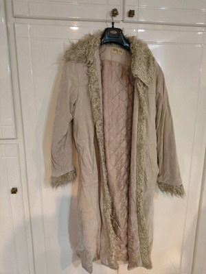 Women's coat used, long beige, size M/L, very warm