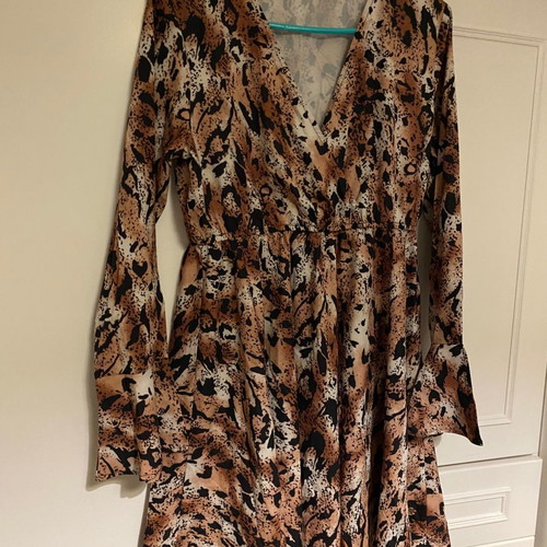 Leopard print dress with ruffle sleeve, size large