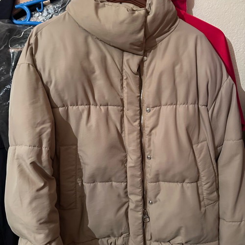 Bershka women's puffer jacket like new, beige, size S