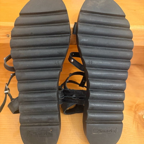 Tamaris sandals like new, size 41, black platform style