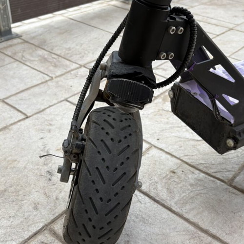 Electric Scooter used with 11-inch wheels and tubeless tires