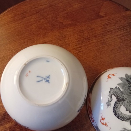 Meissen porcelain bonbonniere hand-painted like new