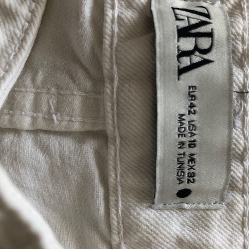 Zara women's white crop jeans used with frayed ankles