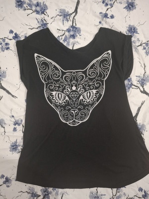 T-shirt with print used, black and white, size L