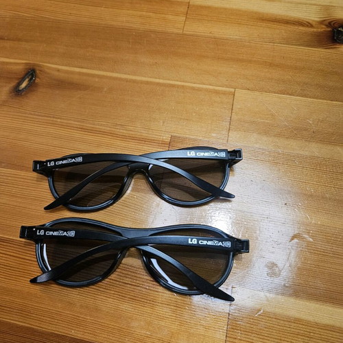 LG 3D glasses like new, pack of 2