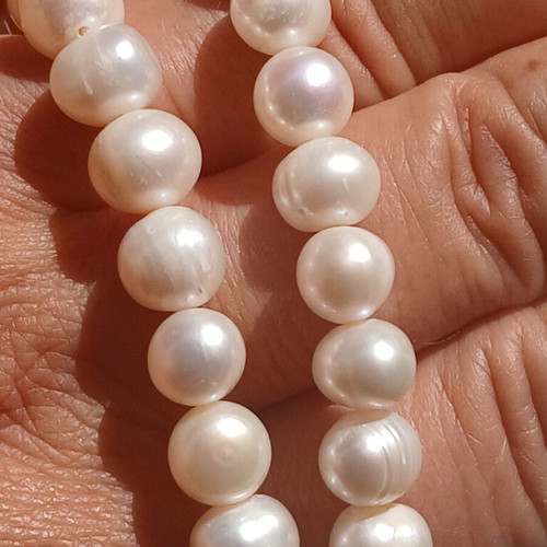 Necklace with natural pearls and metal clasp, 44 cm