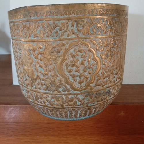 Old copper planter with engravings, like new, possibly from India or Middle East