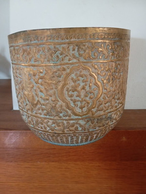 Old copper planter with engravings, like new, possibly from India or Middle East