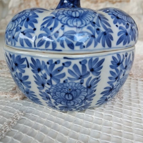 Vintage porcelain pumpkin-shaped container like new