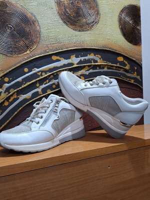 Sneakers women's size 38 used, white athletic style
