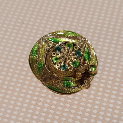 Vintage brooch like new
