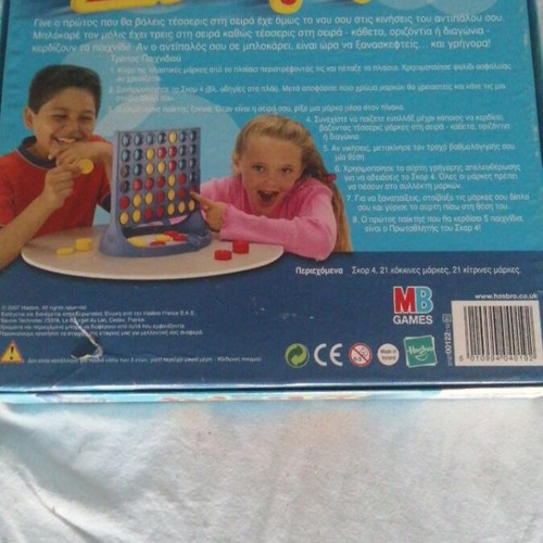 Score 4 board game like new, classic connection game