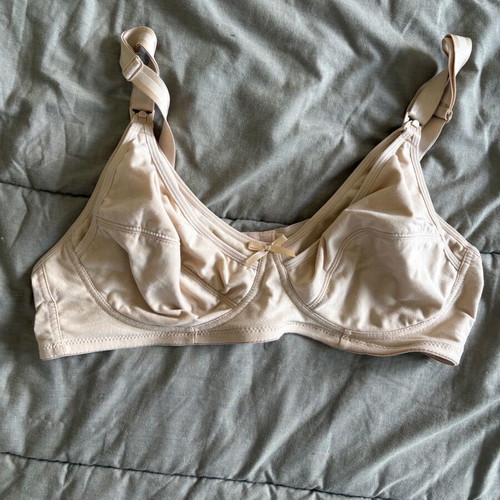 Nursing bra like new beige with free Medela pads, size M