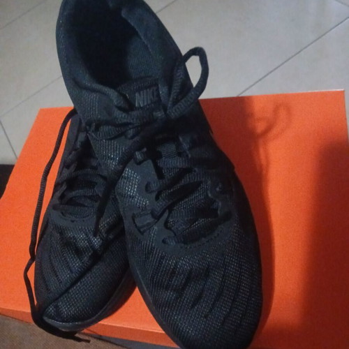 Nike women's athletic shoes size 39 like new, black