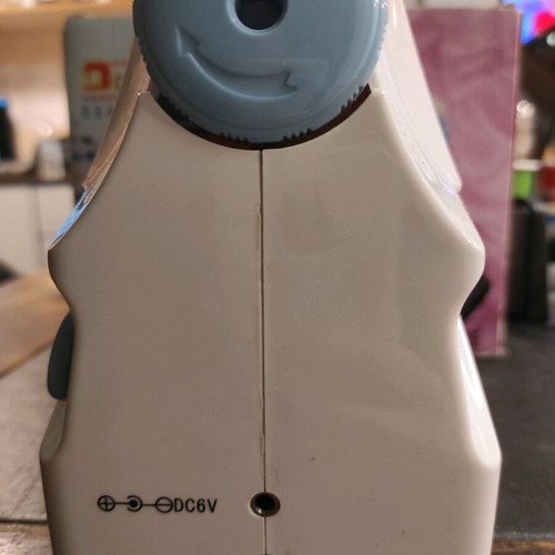Double Thread sewing machine used with pedal, elegant and lightweight