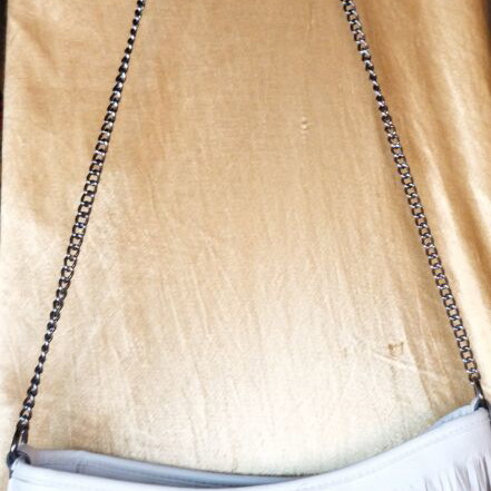 Allo shoulder bag like new, white with fringes, zipper broken