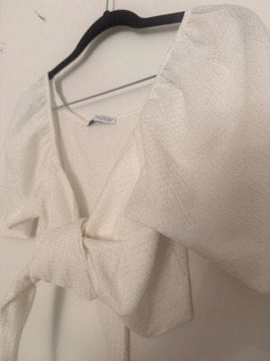 Crop top Zara καινούριο, μέγεθος M, άσπρο