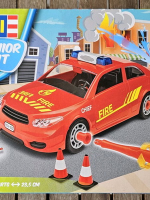 Revell Junior Kit Fire Chief Car new (00810)