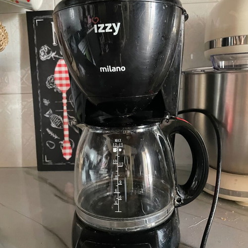 Izzy filter coffee maker used with glass carafe