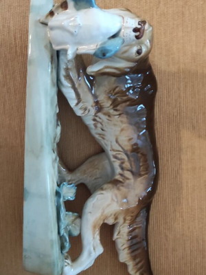 Porcelain hunting dog like new, vintage piece from Czechia