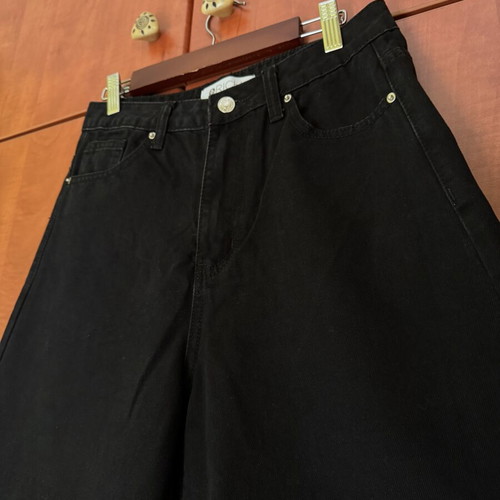 Rich black cropped wide-leg jeans with raw hem, size S
