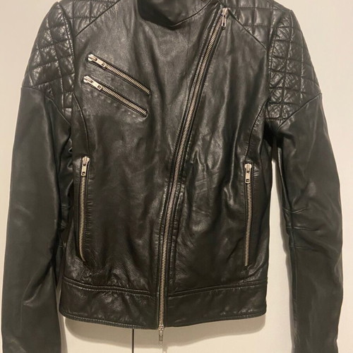 Leather women's biker jacket black like new