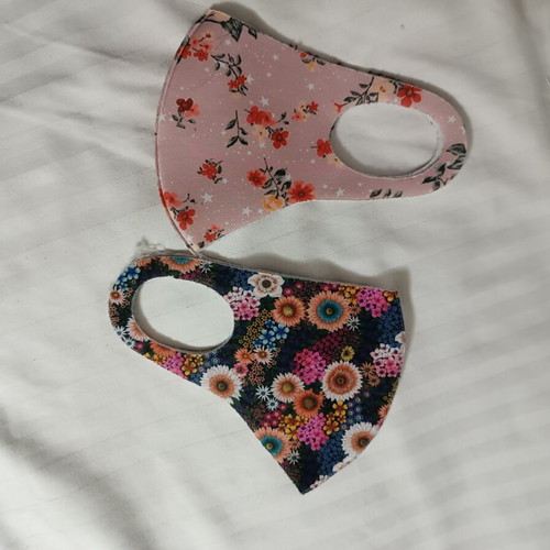 Fabric face masks like new, pack of 2 with floral patterns