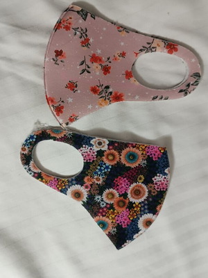 Fabric face masks like new, pack of 2 with floral patterns