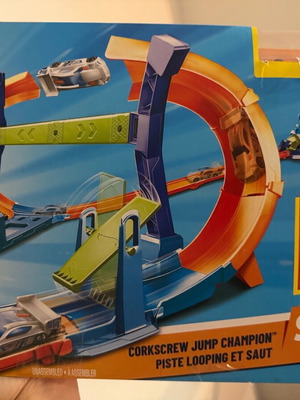 Hot Wheels Stunt Tracks Corkscrew Jump Champion track like new