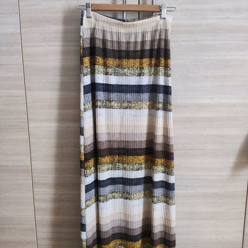 Skirt one size like new, beige and brown