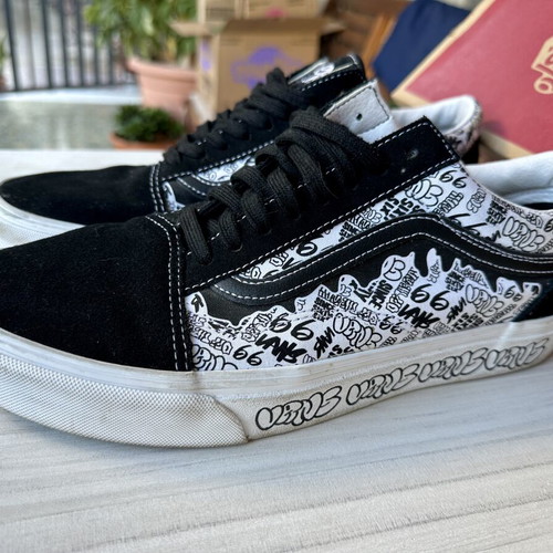 Vans Old Skool Graffiti Black/White size 44 like new with original box